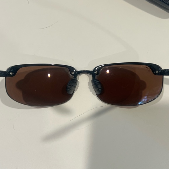 Maui Jim Black Frame Sunglasses with Brown Lenses - Picture 3 of 9